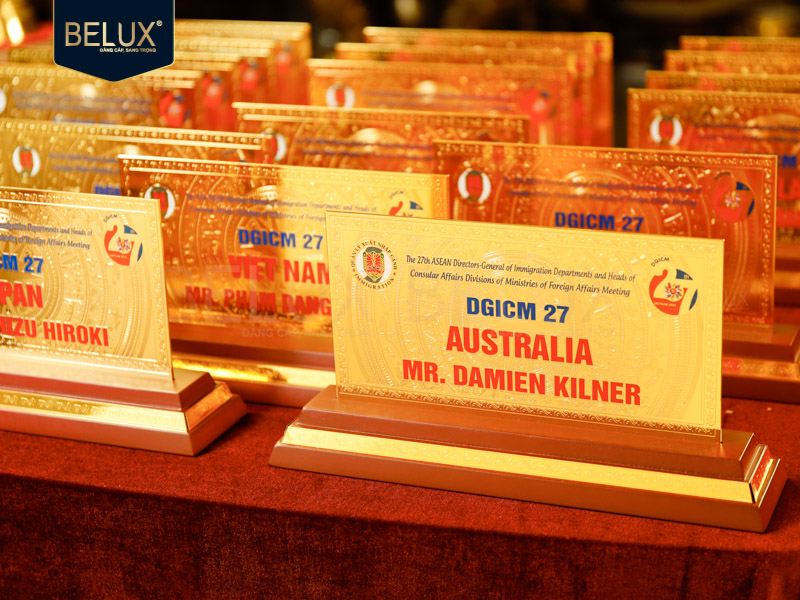 Lô Biển chức danh DGICM 27 dài 28cm bằng đồng mạ vàng 24k thiết kế theo yêu cầu